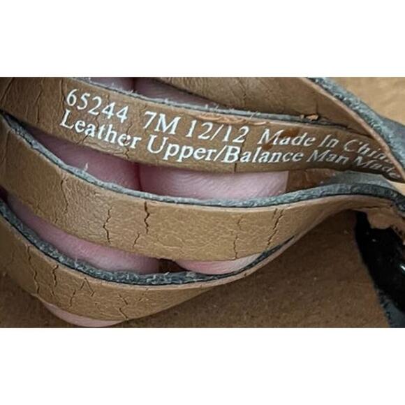 Clarks Bendable Silver Metallic Leather Thong Sandals-Size 7 - Picture 5 of 6